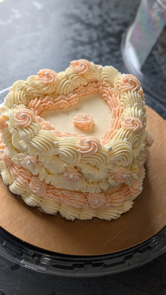 
                  
                    Load image into Gallery viewer, Vintage Heart Cake
                  
                